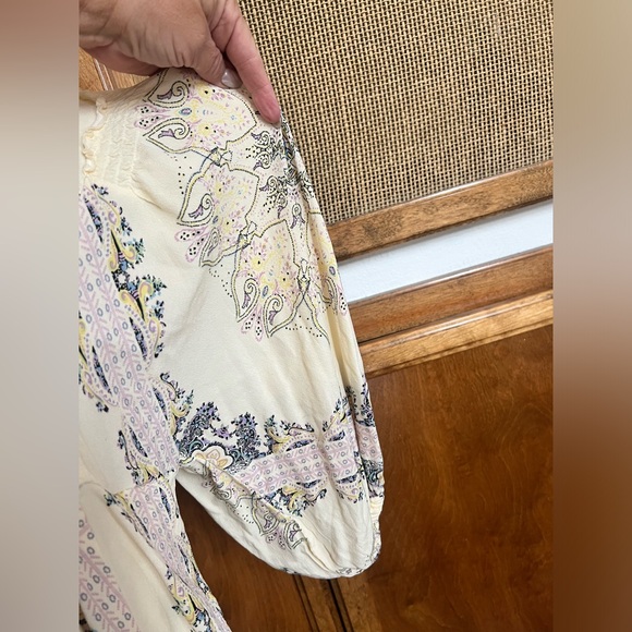 Boot barn dress. Size M. Cream color w a paisley print  Worn once. - Picture 3 of 6